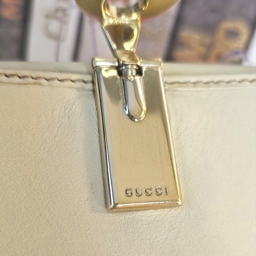 ๐Gucci Guccissima Leather Bifold Vintage Cream Wallet ๐ค - Picture 4 of 16
